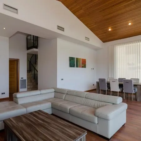 Spacious And Bright Three-storey House In Sitges *