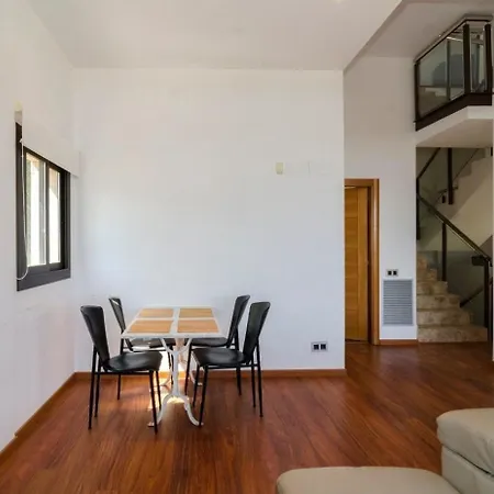 Chalet Spacious And Bright Three-storey House In Sitges